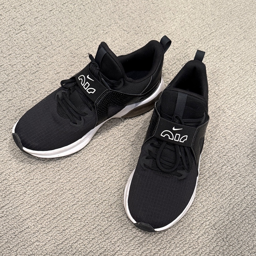 Nike women’s Black and White Sneakers